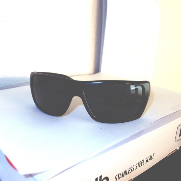 ARNETTE  \